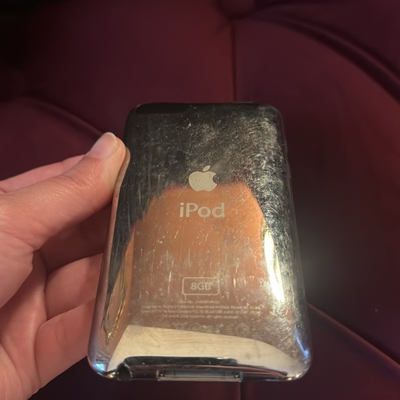 iPod Touch 4th Generation 8GB - Picture 3 of 4